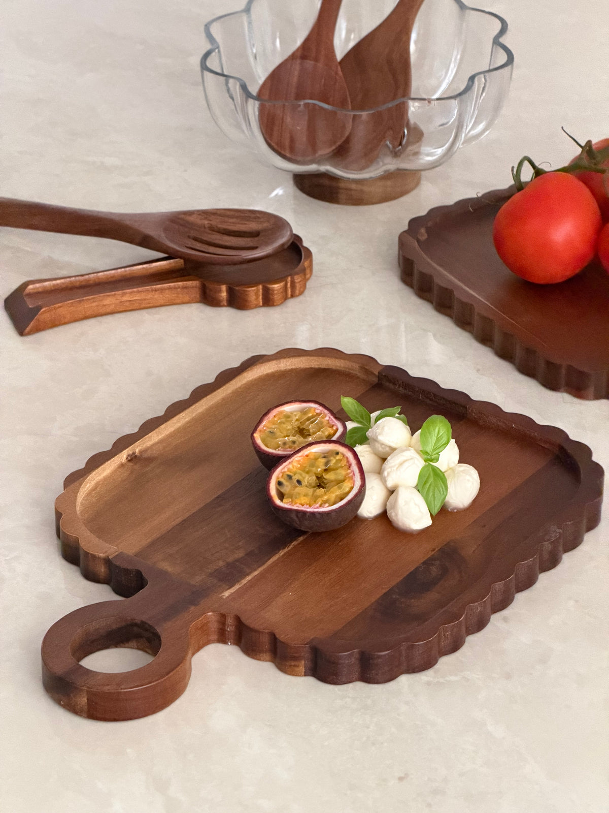 Akazienholz Servierplatte Flori mit Griff