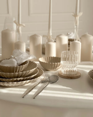 Lotus Beige Flower Teller-Set