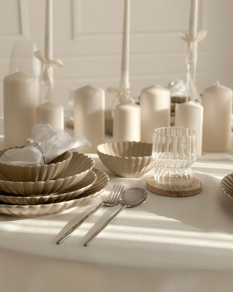 Lotus Beige Flower Teller-Set