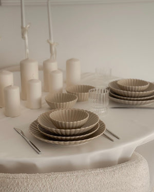 Lotus Beige Flower Teller-Set